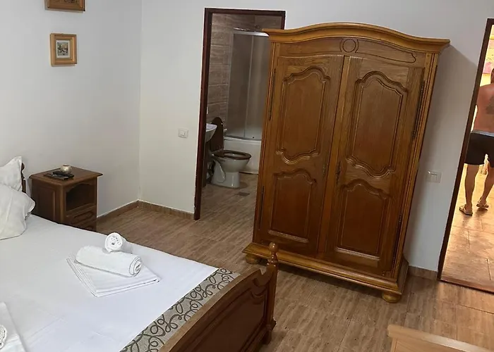 Casa Donau בית הארחה *